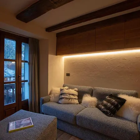 L.a. Apartment *